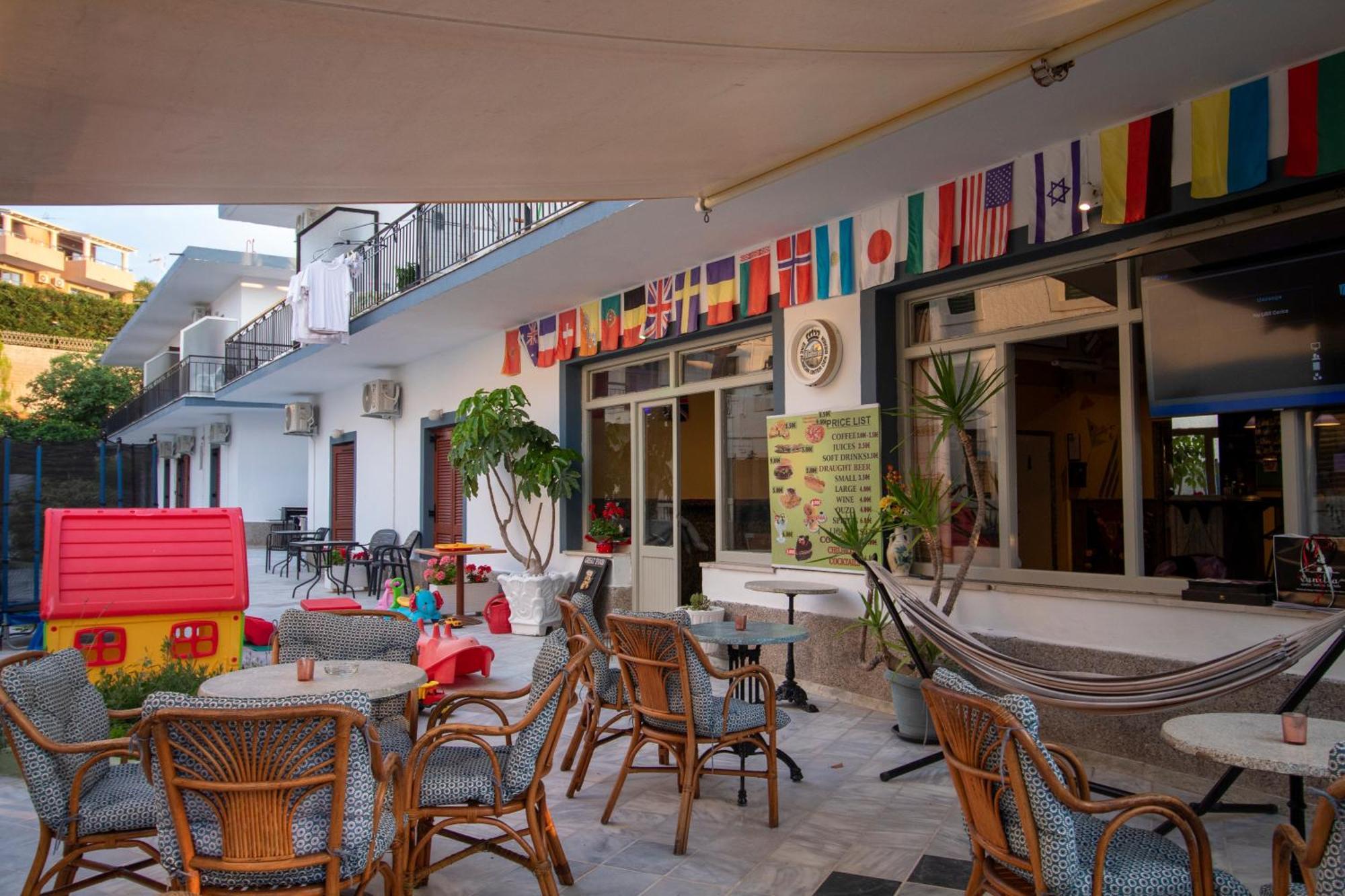 Harry'S Bar & Apartments 1 阿查拉维 外观 照片