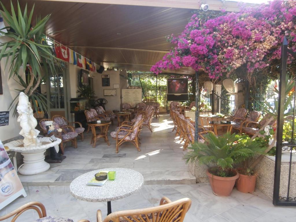 Harry'S Bar & Apartments 1 阿查拉维 外观 照片